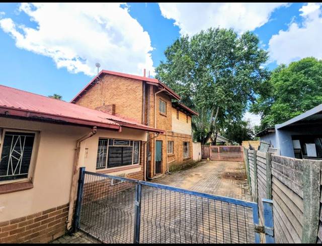 7 BEDROOM HOUSE FOR SALE IN RIETFONTEIN